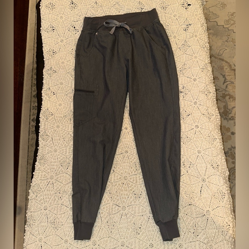 FIGS Scrubs Set - Picture 8 of 16